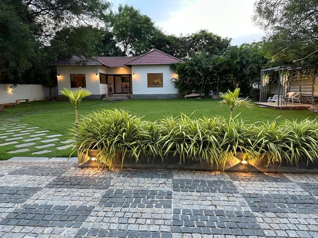 Bougainvillea Farm Stay, private farmhouse in Moinabad