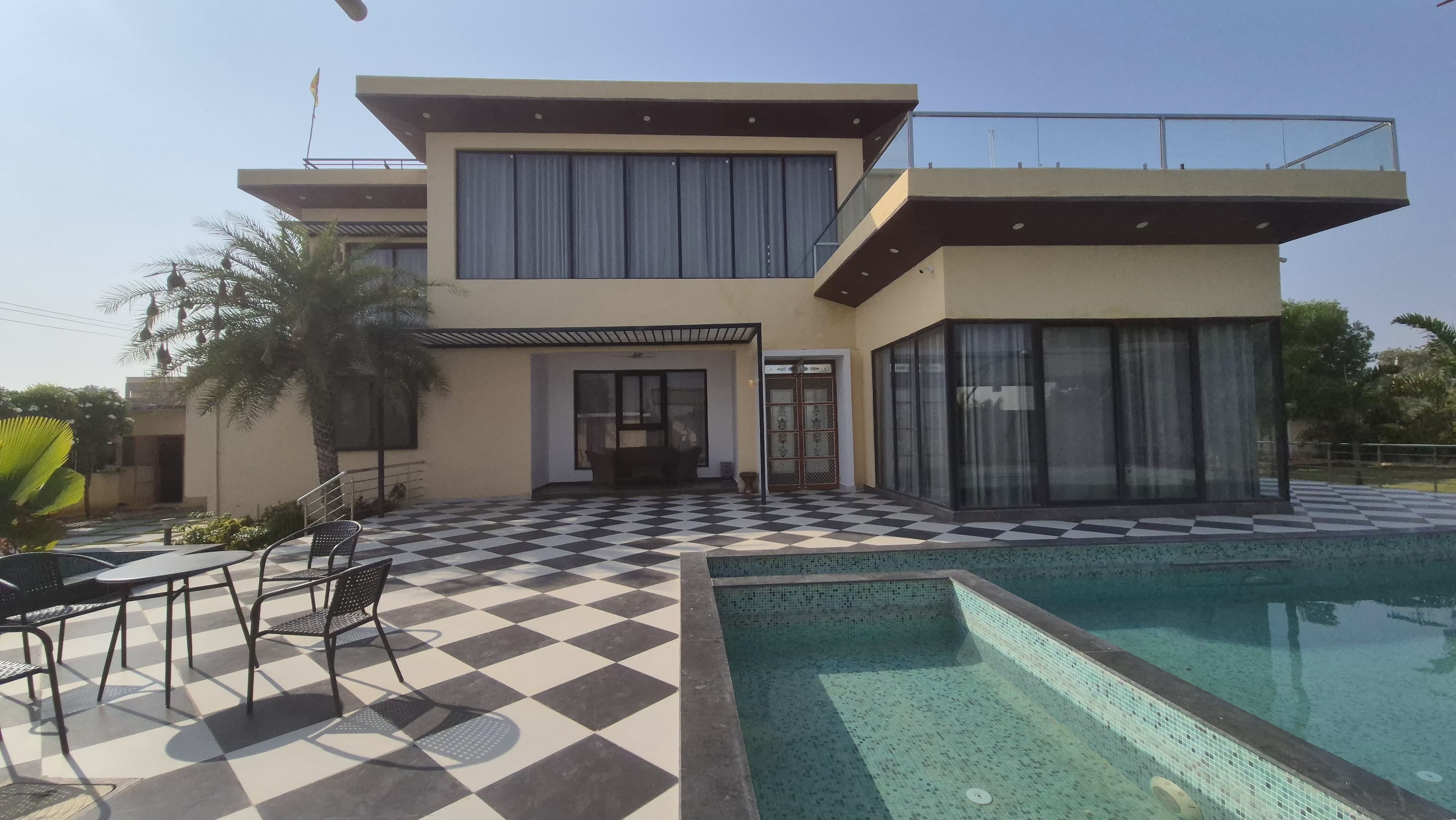 Private swimming pool at Charan's Villa, Moinabad