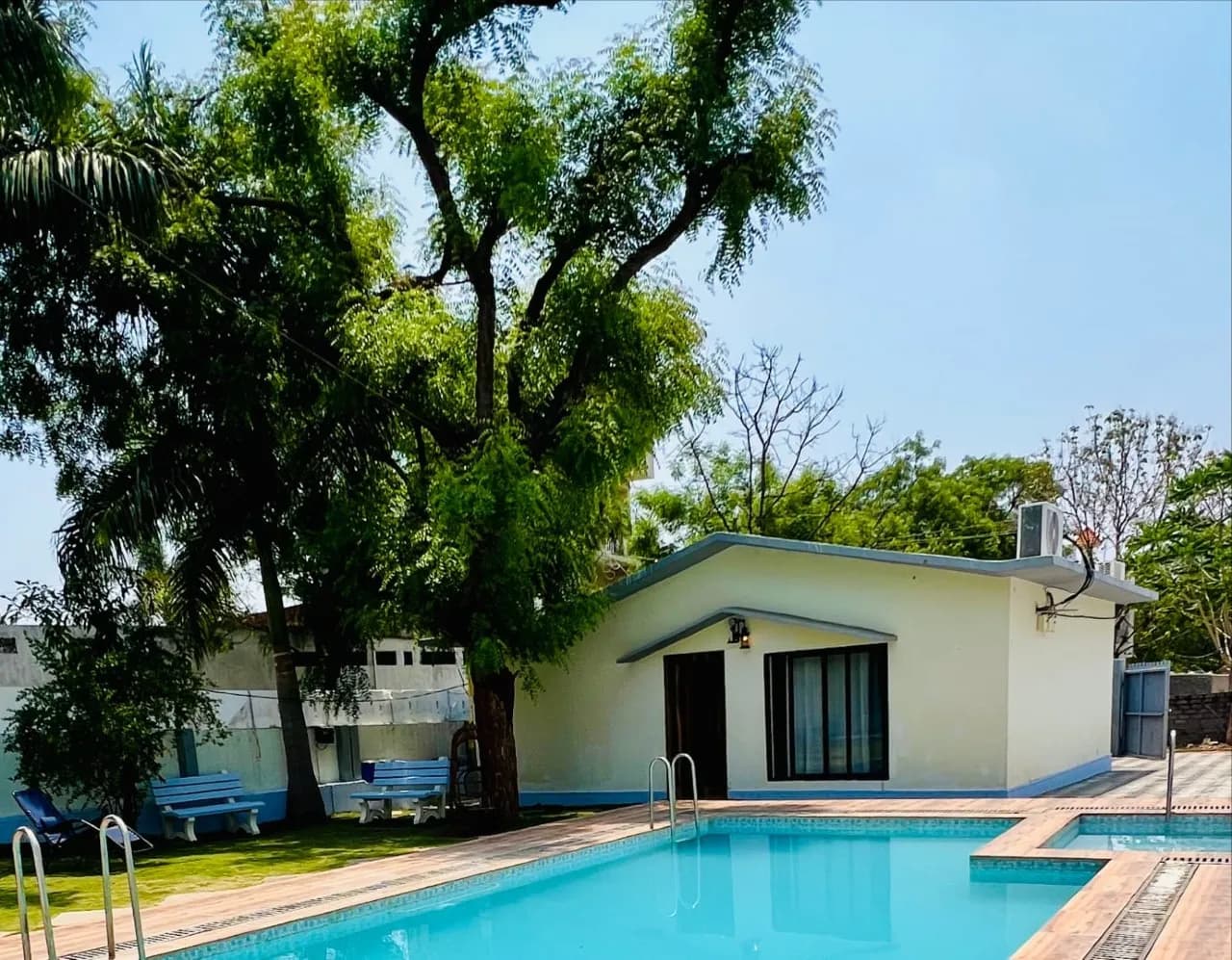 Candy Farm Stay, private farmhouse in Moinabad