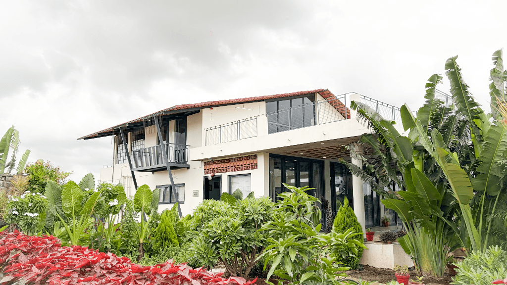 Hidden Leaf Farmhouse, private farmhouse in Moinabad