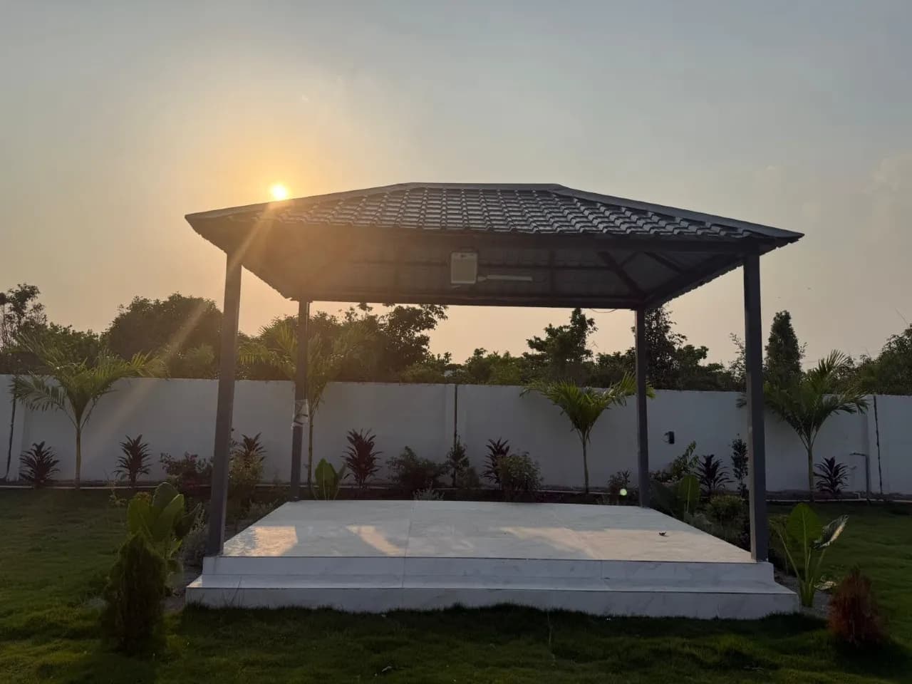 Outdoor sit-out at Vanam Farm house, Yethbarpally, Moinabad