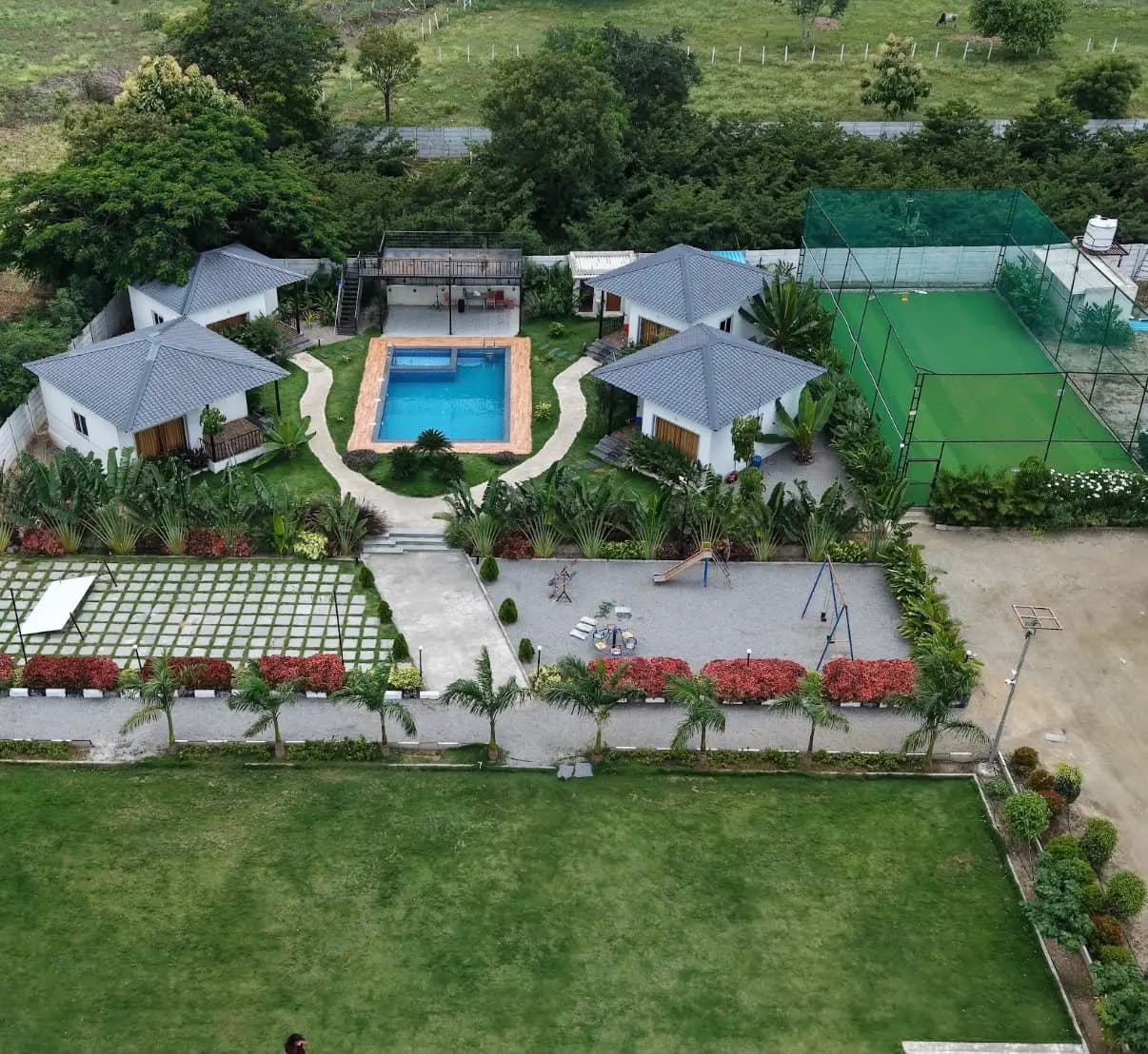 Melora Grand - Box Cricket, private farmhouse in Moinabad