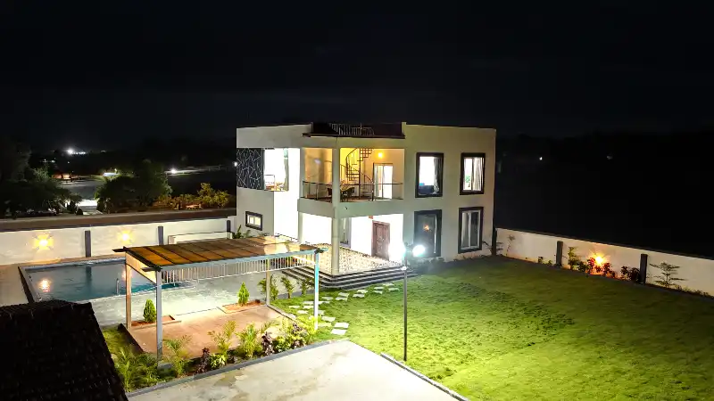 The farmhouse at night at Happy Shire Farmhouse, Yethbarpally, Moinabad