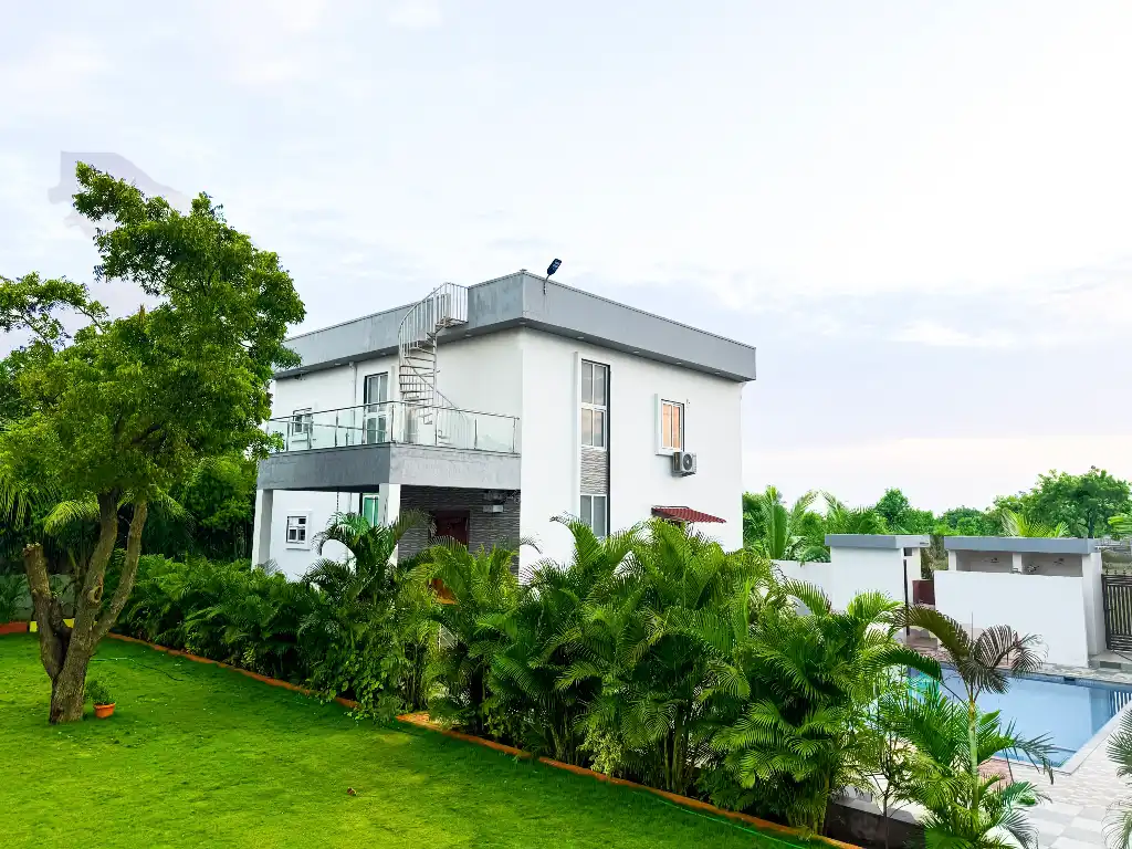Lush Horizon Villa with Box Cricket, private farmhouse in Tolkatta, Moinabad